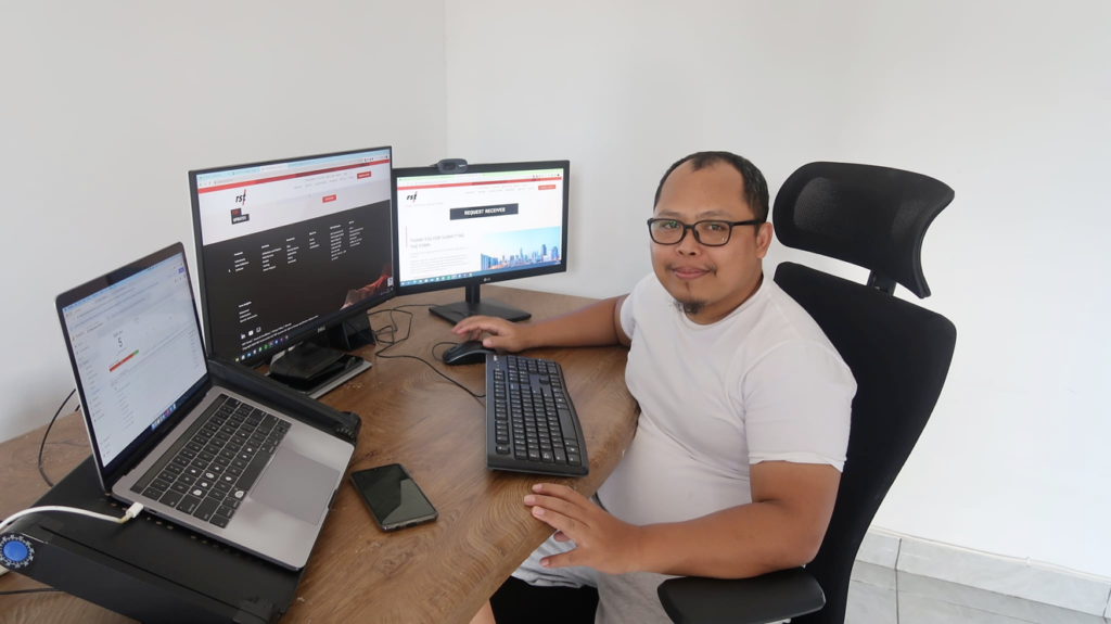 Adi Pramono Desk
